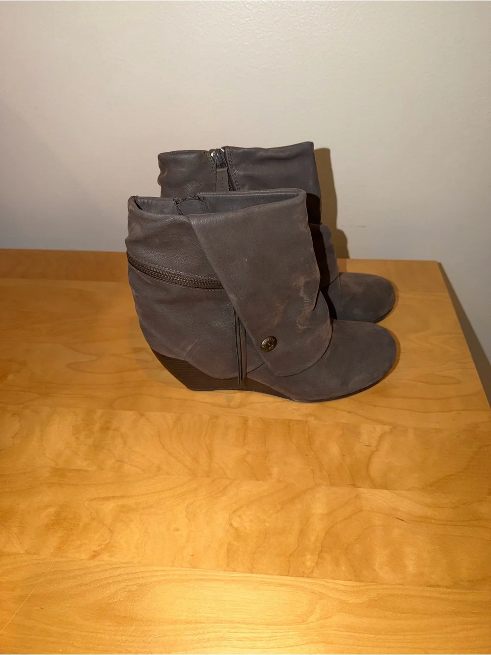 Blowfish Malibu Gray Slouchy Wedge Ankle Boots Size 9 Zip Detail